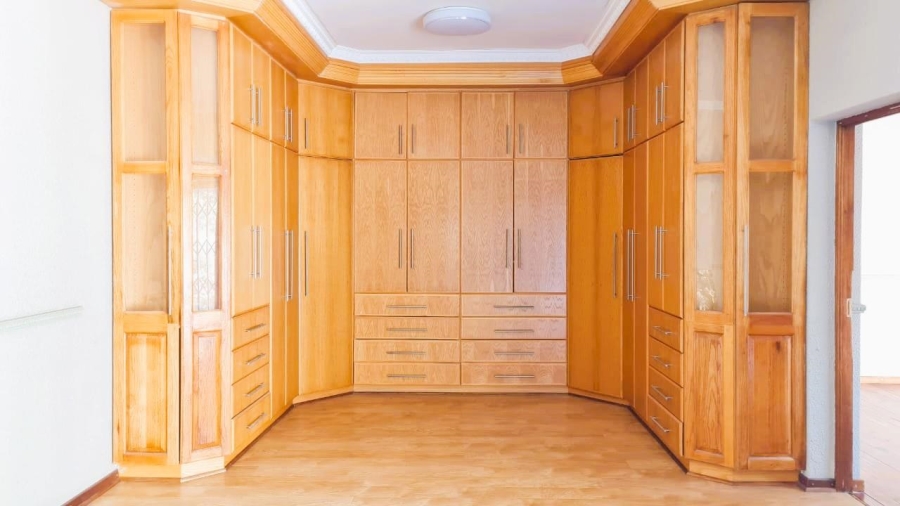 8 Bedroom Property for Sale in Waverley Free State